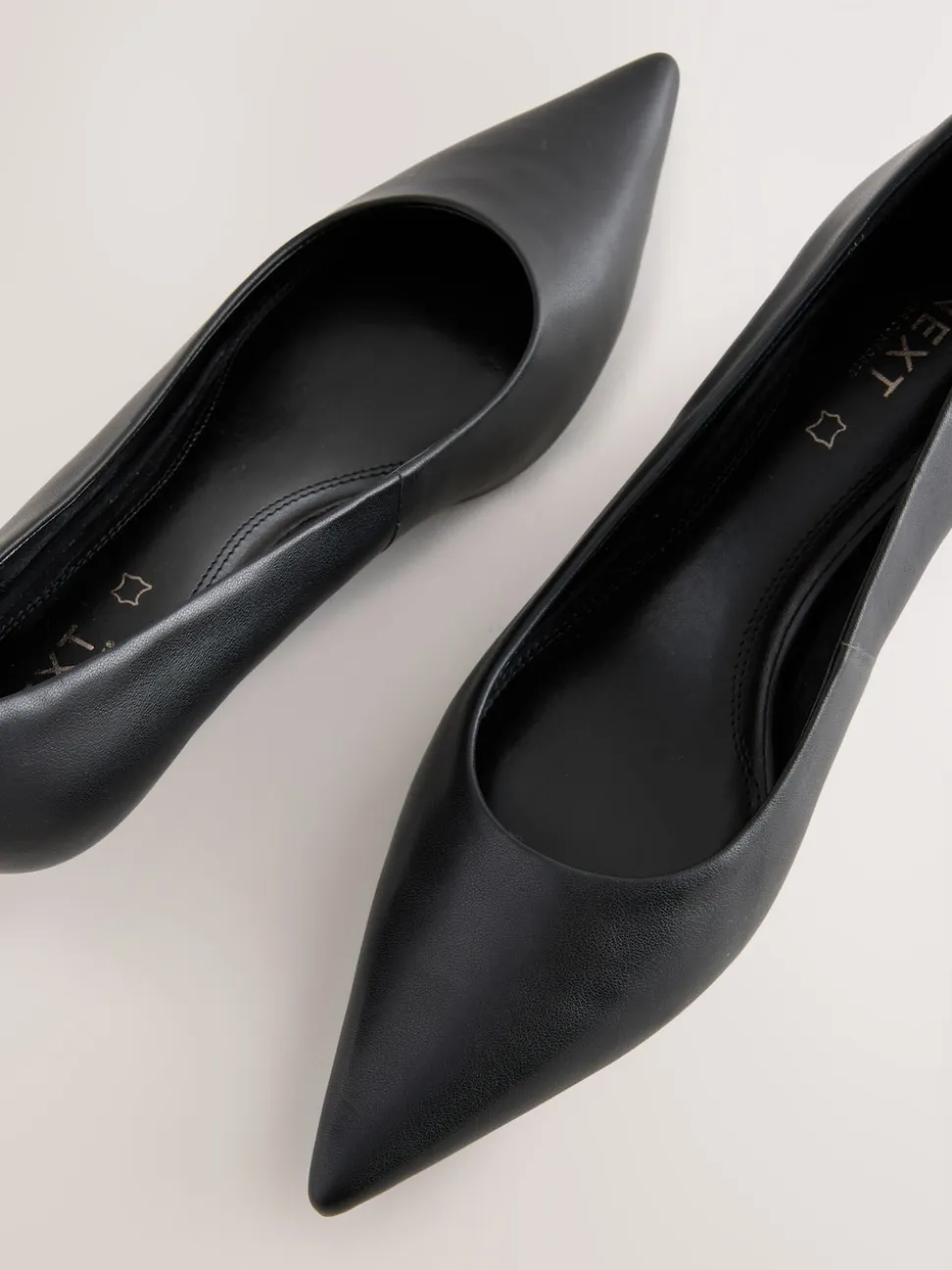 Noir - Chaussures à talons Forever Comfort® en cuir à bout pointu