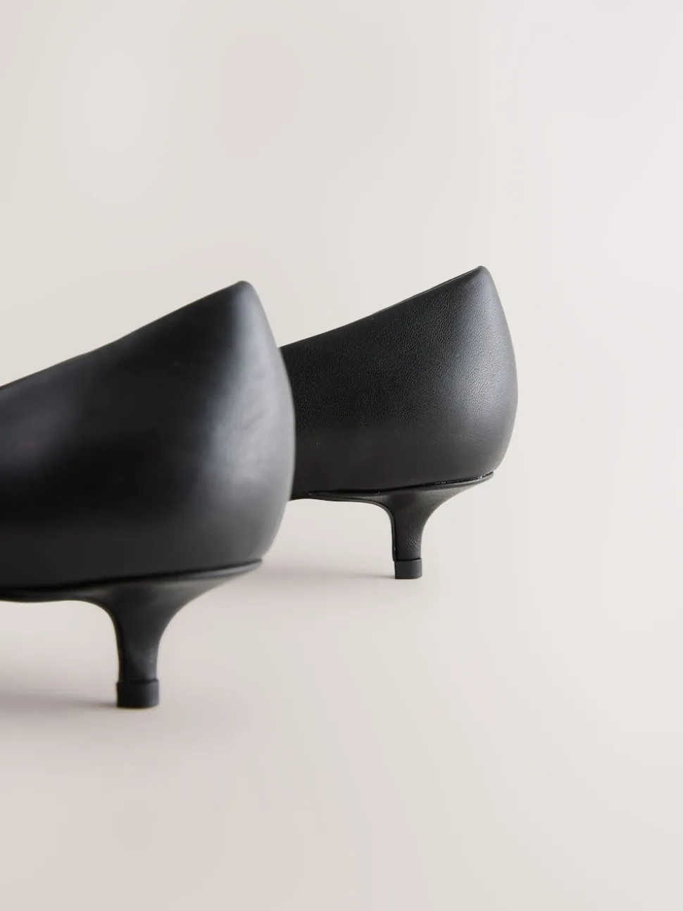 Noir - Chaussures à talons Forever Comfort® en cuir à bout pointu