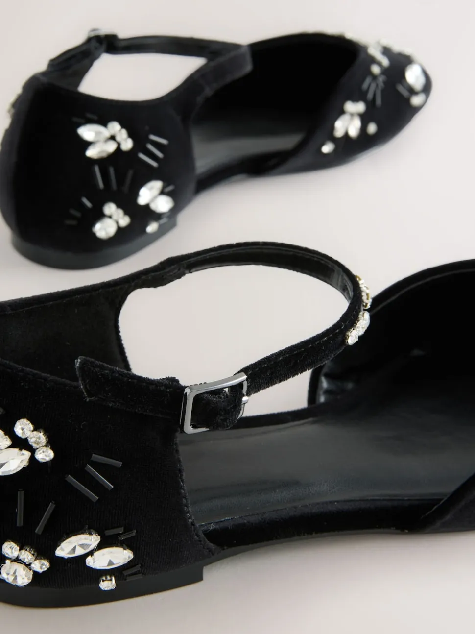 Noir - Chaussures Forever Comfort® en velours avec ornements à bout fermé