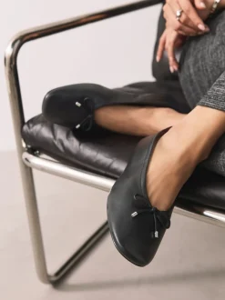 Noir - Chaussures plates Forever Comfort® en daim à taille haute