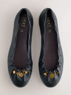Noir - Chaussures plates Forever Comfort® en cuir à breloque froncée