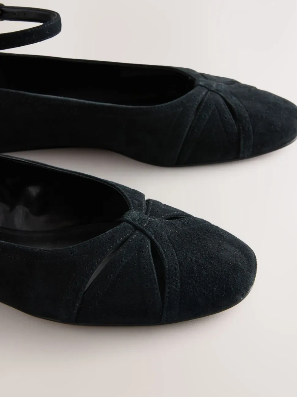 Noir - Chaussures plates Forever Comfort® en cuir avec bride à la cheville
