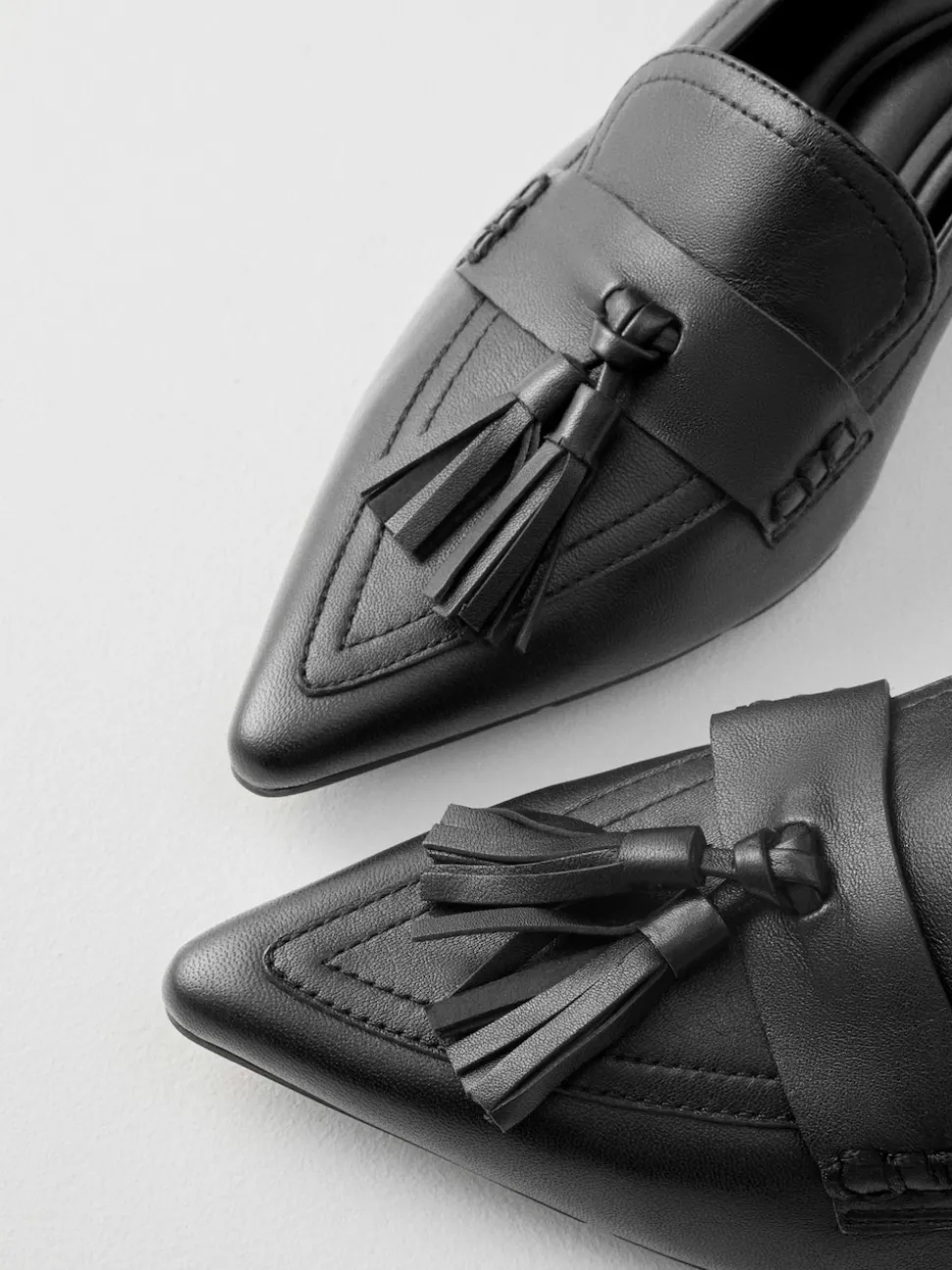 Noir - Cuir haut de gamme avec mocassins à talons à glands Motionflex à bout pointu