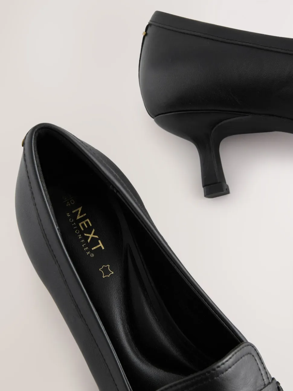 Noir - Cuir haut de gamme avec mocassins à talons à glands Motionflex à bout pointu