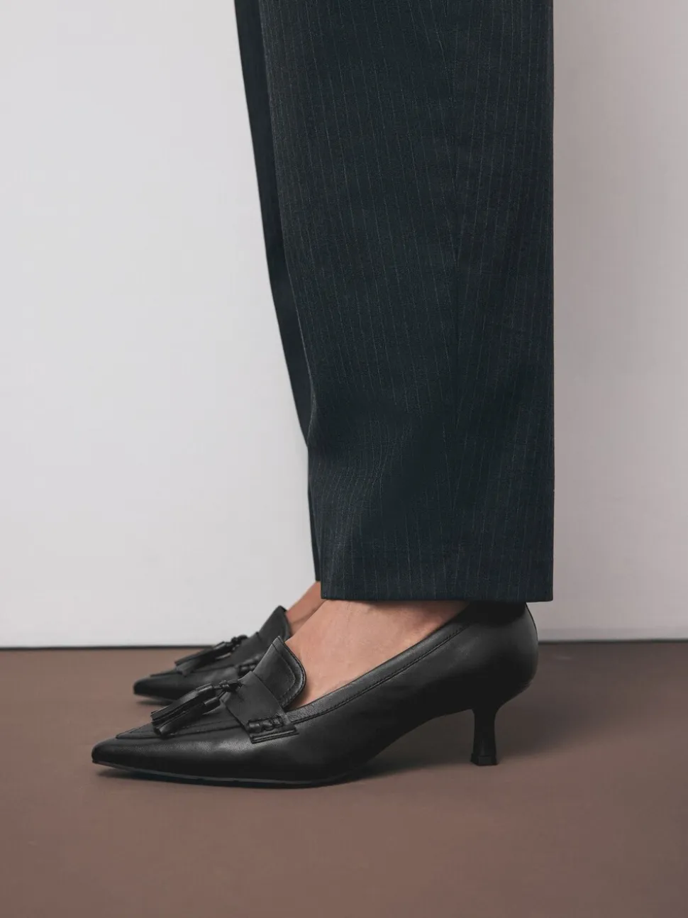 Noir - Cuir haut de gamme avec mocassins à talons à glands Motionflex à bout pointu