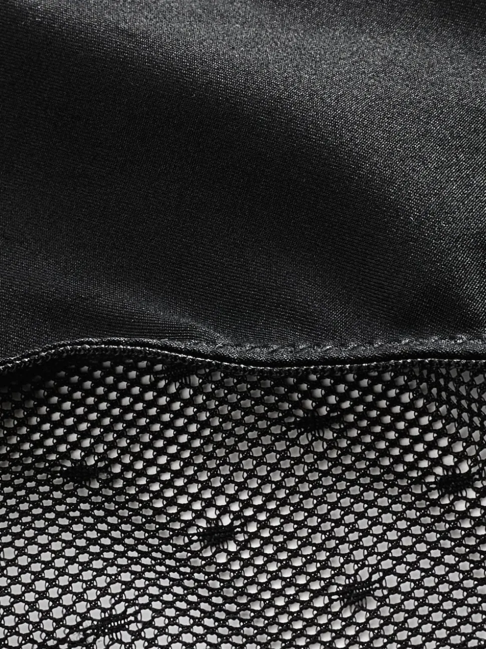Noir - Culotte en résille et dentelle