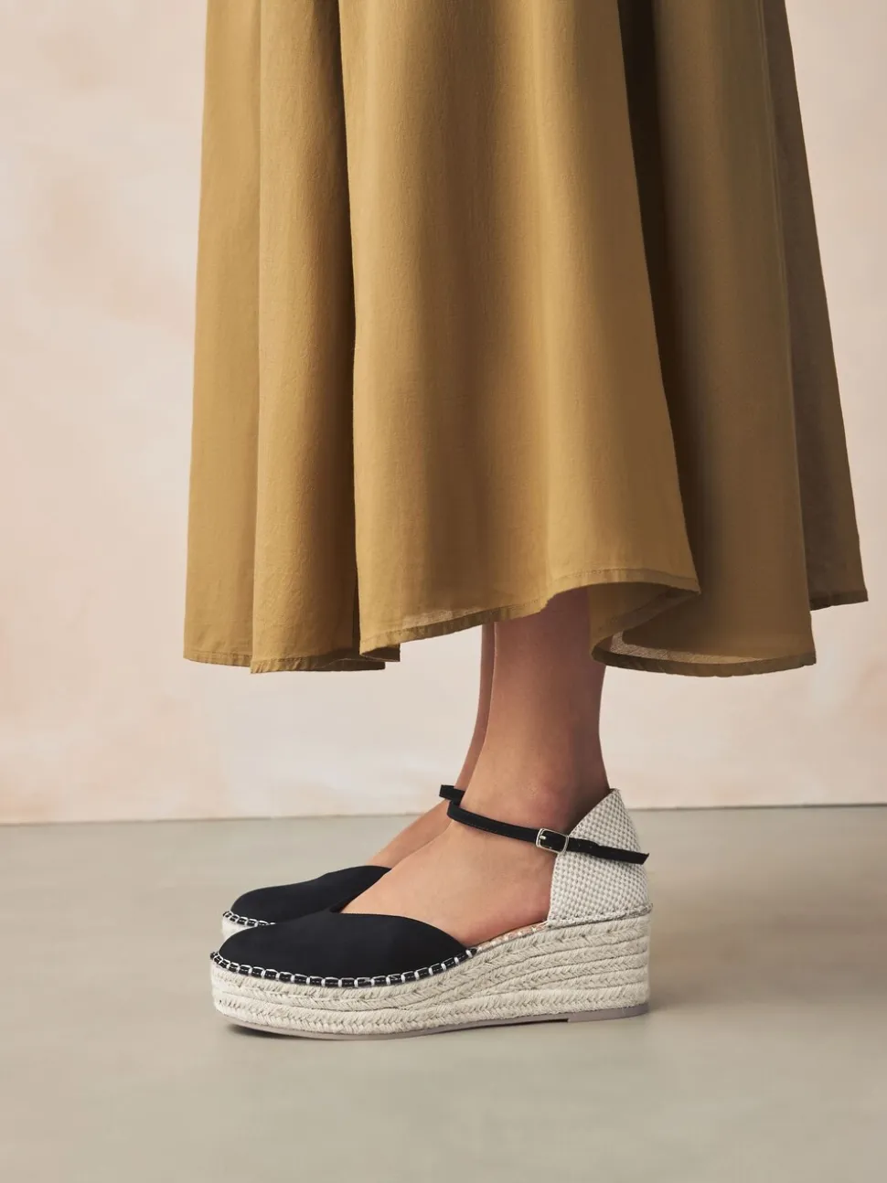 Noir - Espadrilles à plateforme fermée et à bout compensé