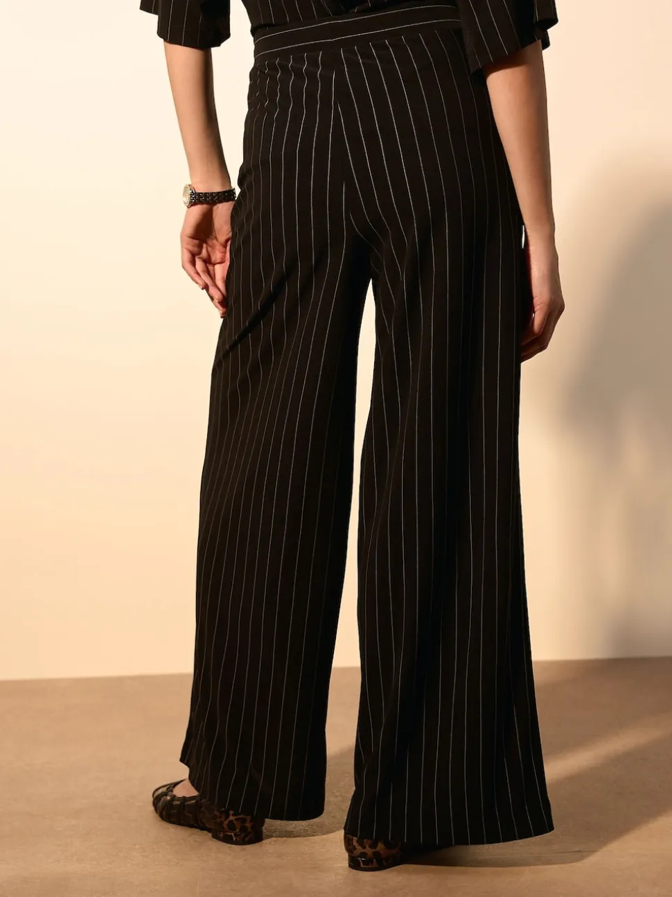 Noir à fines rayures - Pantalons à jambe large à taille
