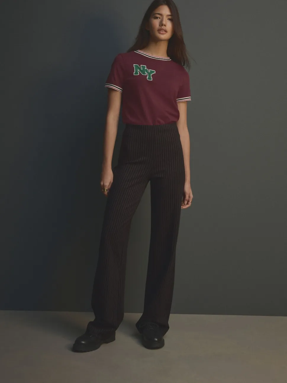 Noir à fines rayures - Pantalon ample en jersey point de Rome lissant