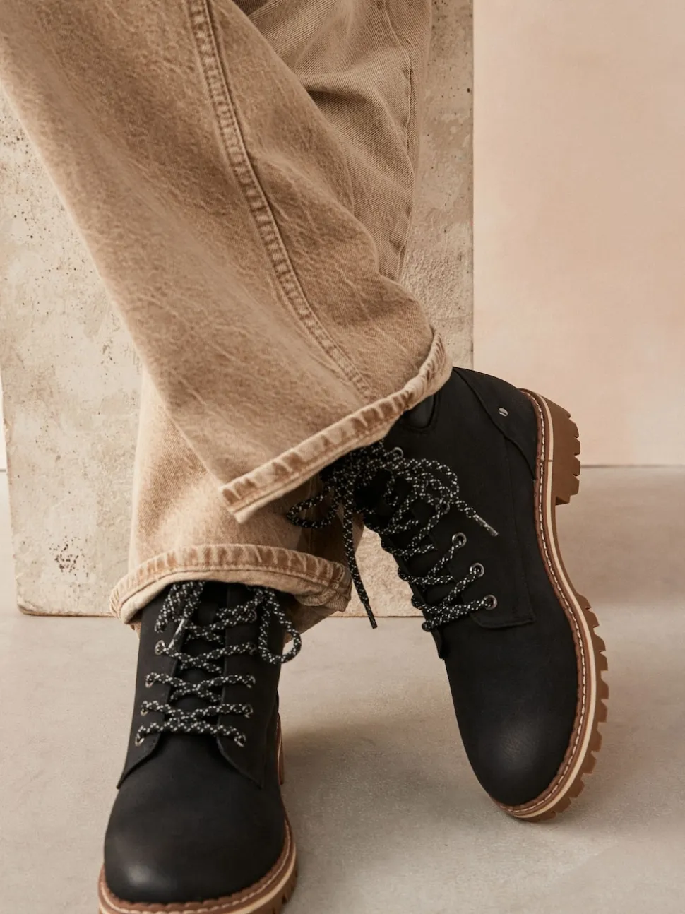 Noir - Forever Comfort® Casual Lace-Up Ankle Boots