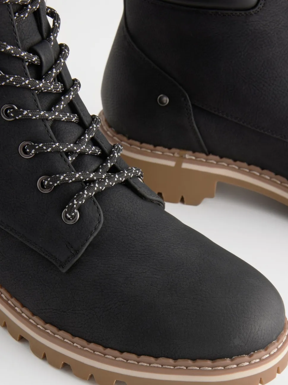 Noir - Forever Comfort® Casual Lace-Up Ankle Boots
