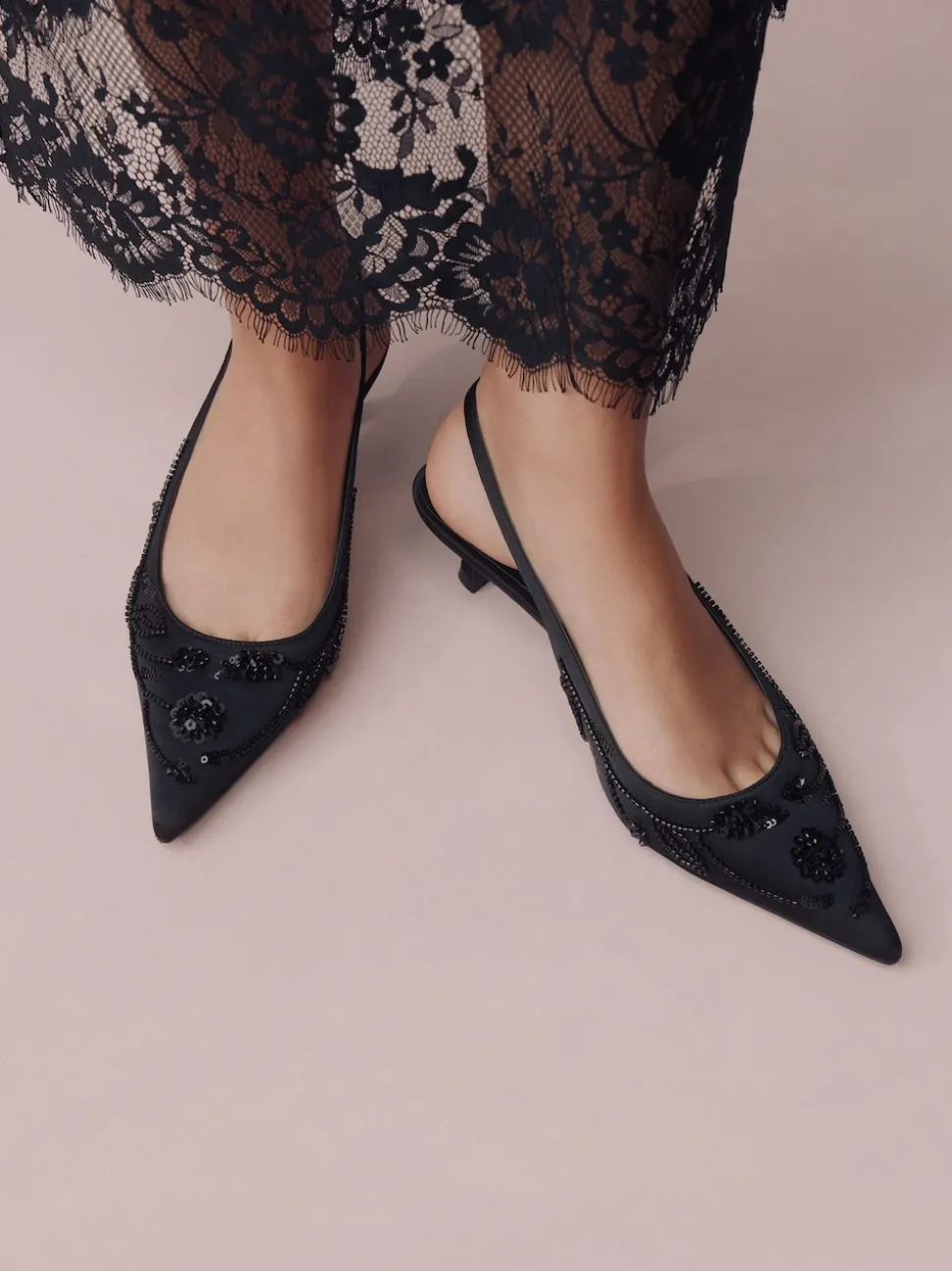 Noir - Forever Comfort Chaussures à talons chatons à bride arrière avec perles en satin