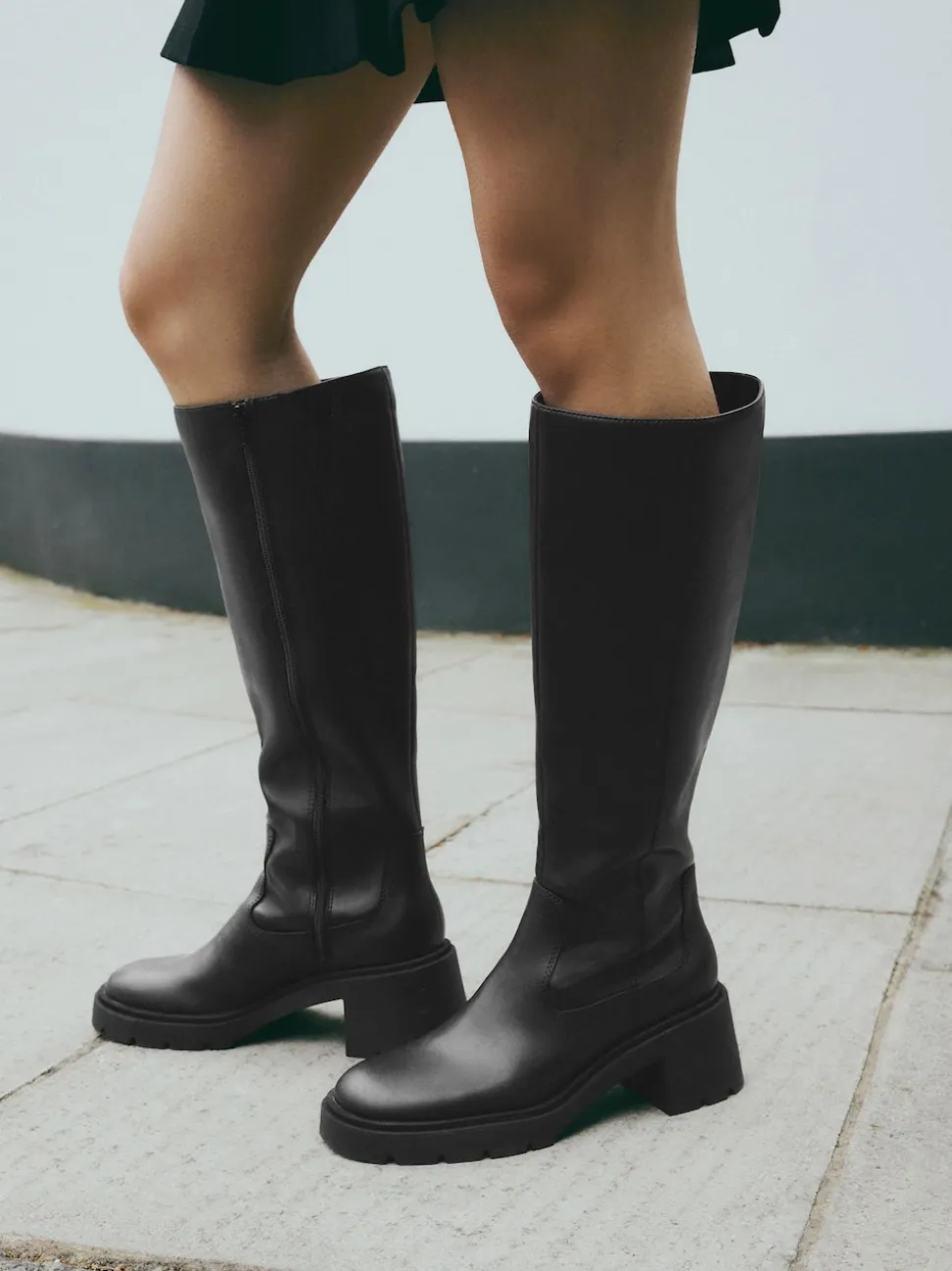 Noir - Forever Comfort® Chunky Heeled Round Toe Knee High Bottes