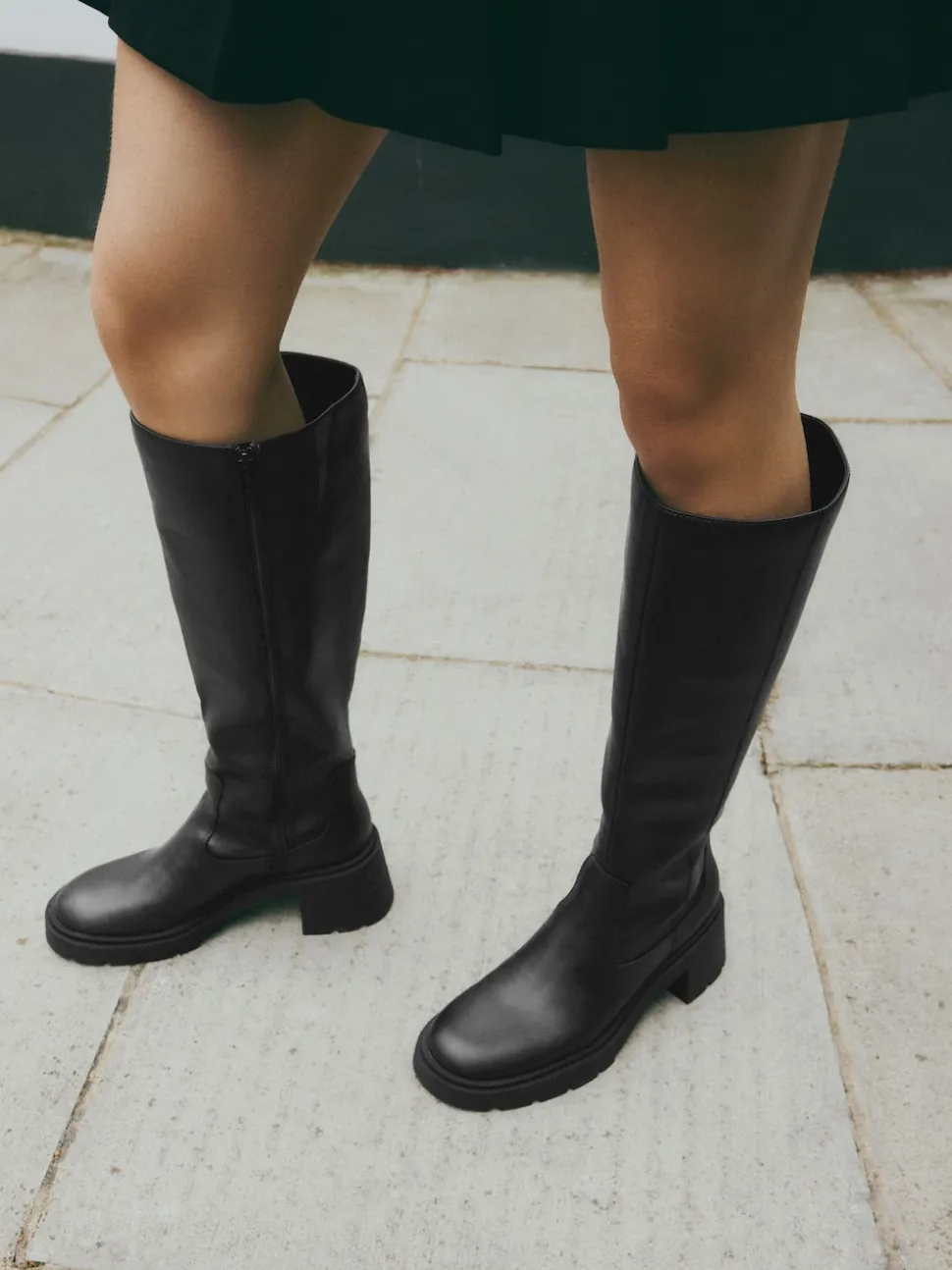 Noir - Forever Comfort® Chunky Heeled Round Toe Knee High Bottes