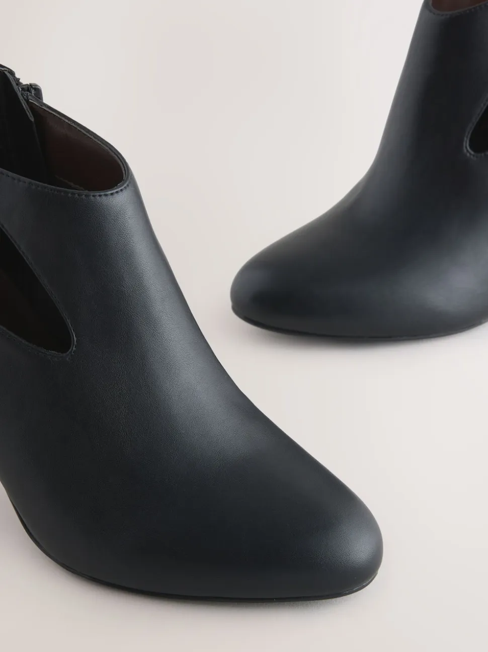 Noir - Forever Comfort® Open Side Shoe Boots