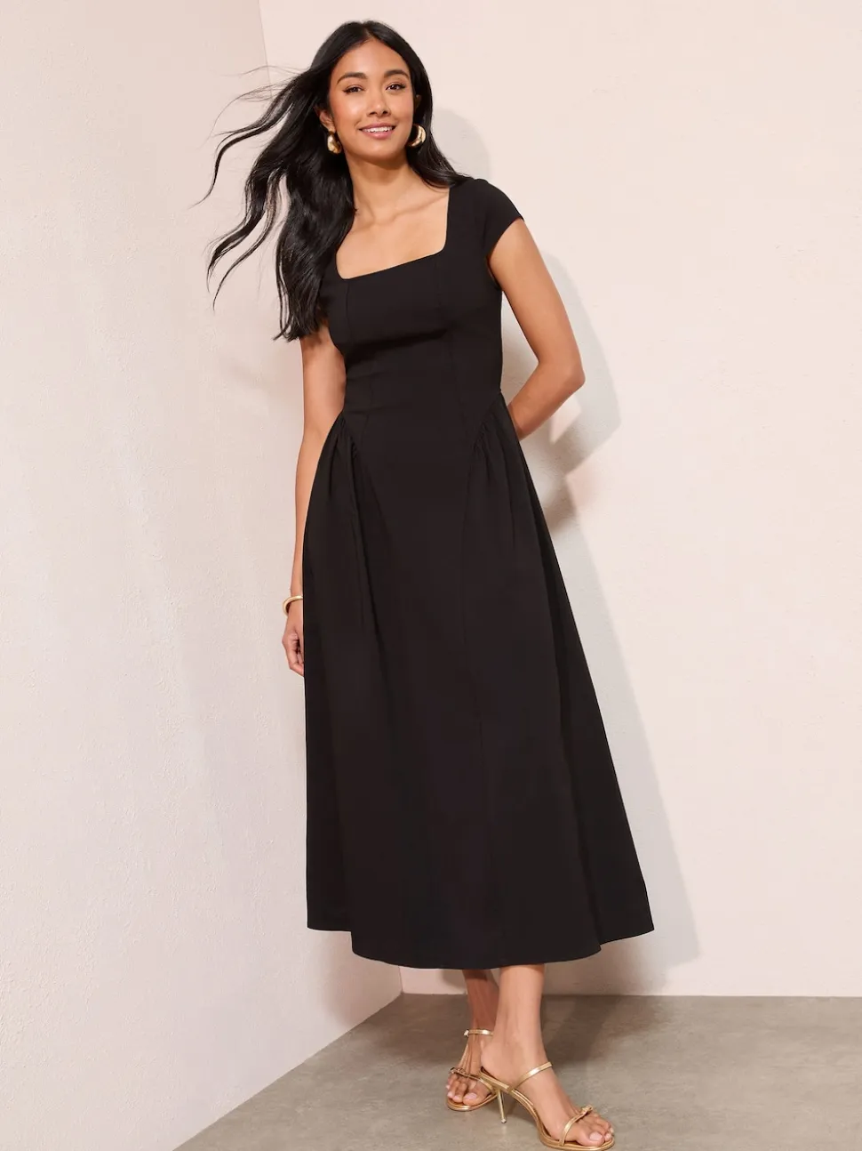 Noir - Friends Like These Robe Midaxi Extensible sculptante à col carré