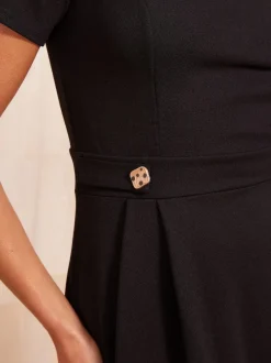 Noir - Friends Like These Tab Detail Manches courtes Mi-long habillé Robe