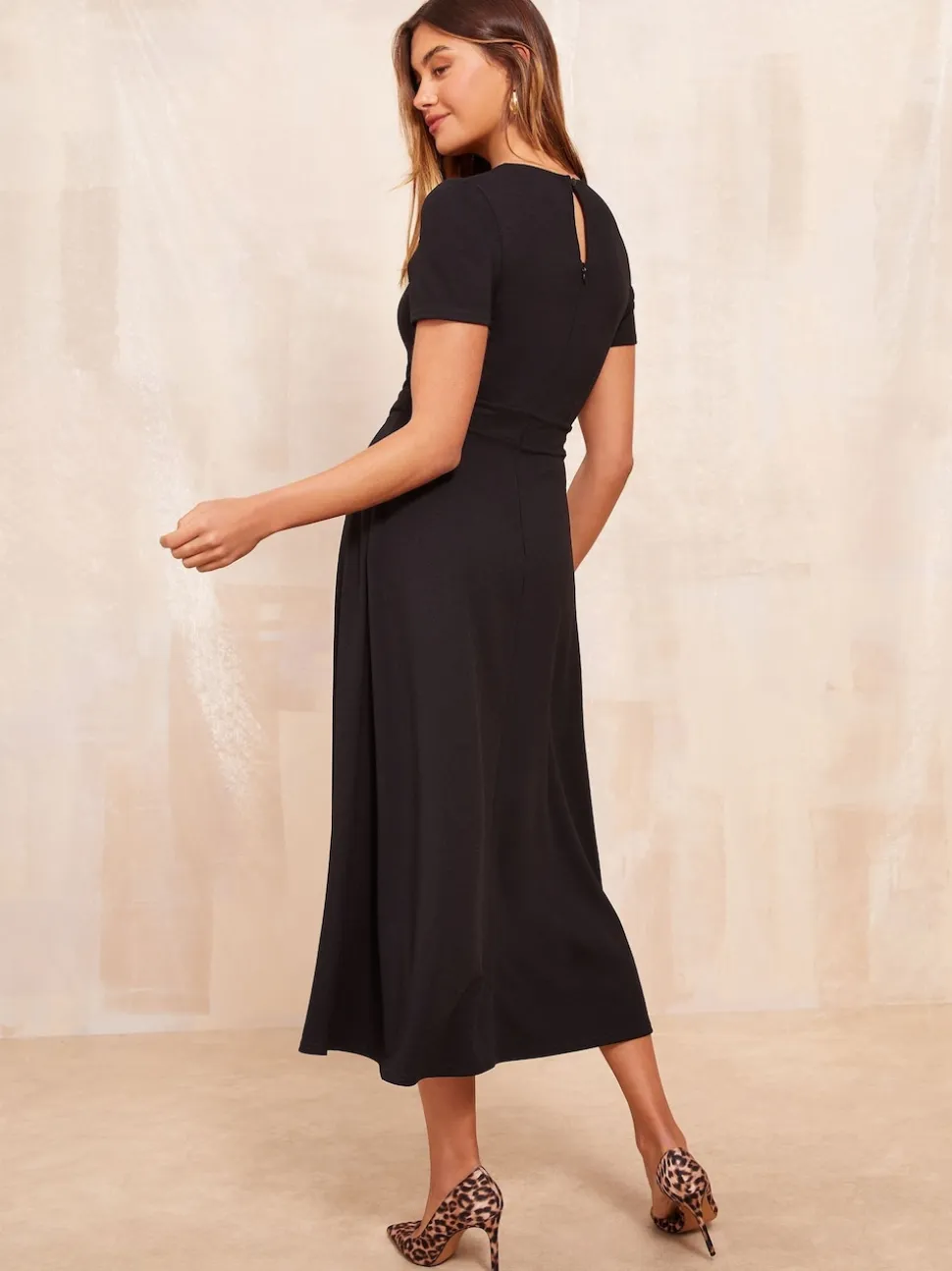 Noir - Friends Like These Tab Detail Manches courtes Mi-long habillé Robe