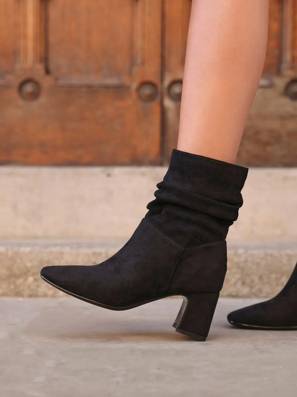 Noir - Linzi bottines Maven froncées à talon carré