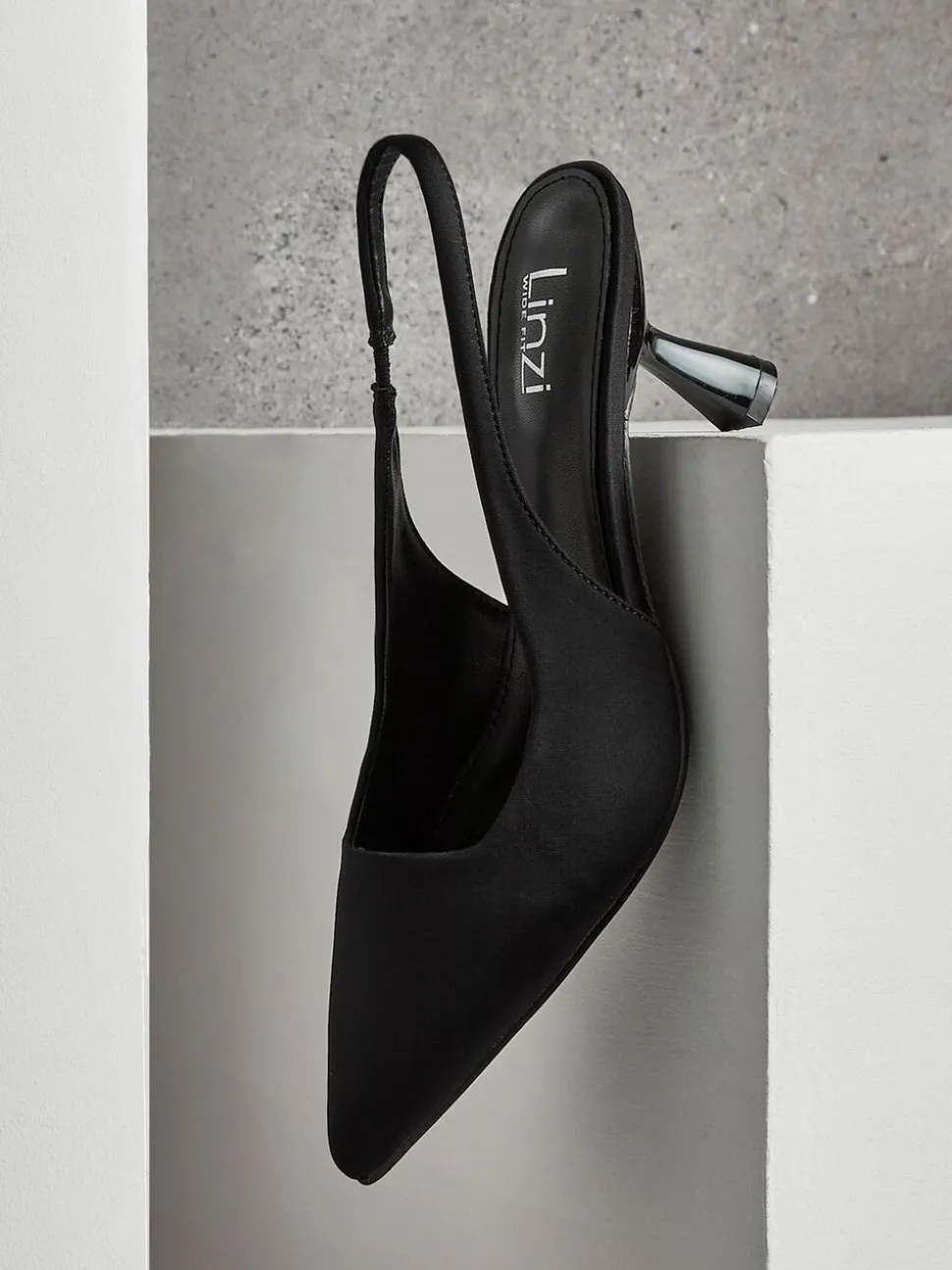 Noir - Linzi talons Izzie Coupe large à bride arrière