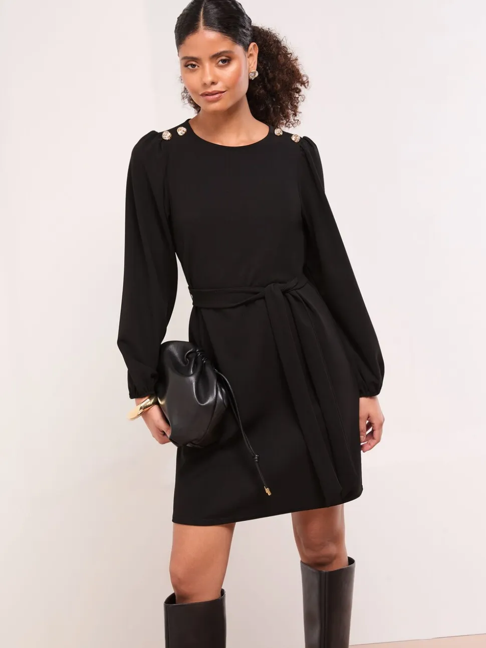Noir - Lipsy Mini robe droite à manches longues à boutons militaires