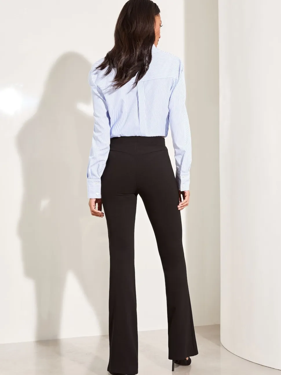 Noir - Lipsy pantalon bootleg taille haute évasé