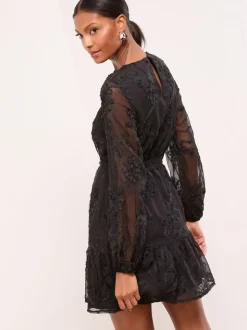 Noir - Lipsy robe courte manches longues en dentelle 3D