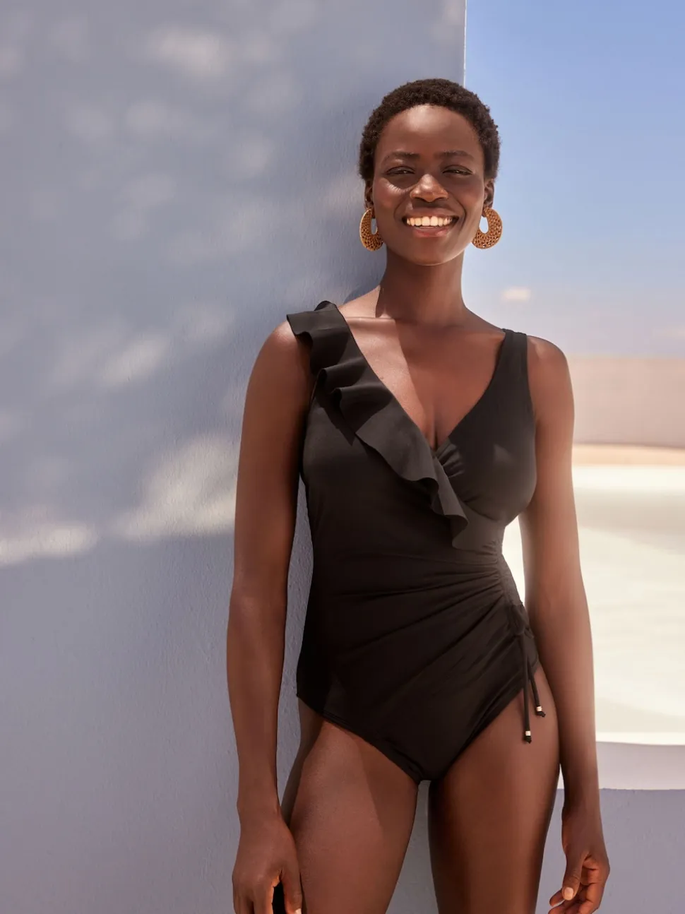 Noir - Maillot de bain gainant le ventre à volants
