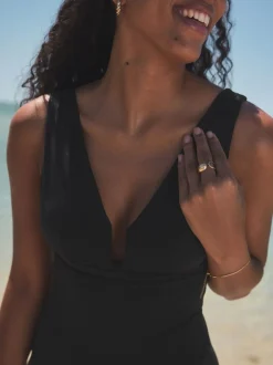Noir - Maillot de bain plongeant et galbant avec contrôle du ventre