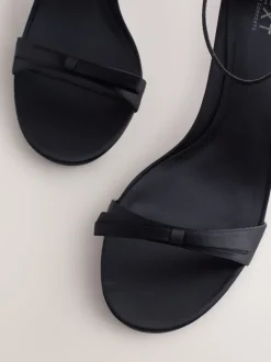 Noir - Mini sandales Forever Comfort® en satin à talons avec nœud