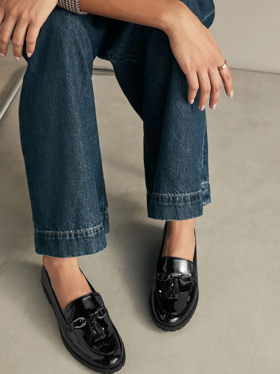 Noir - Mocassins vernis à glands avec détails métalliques