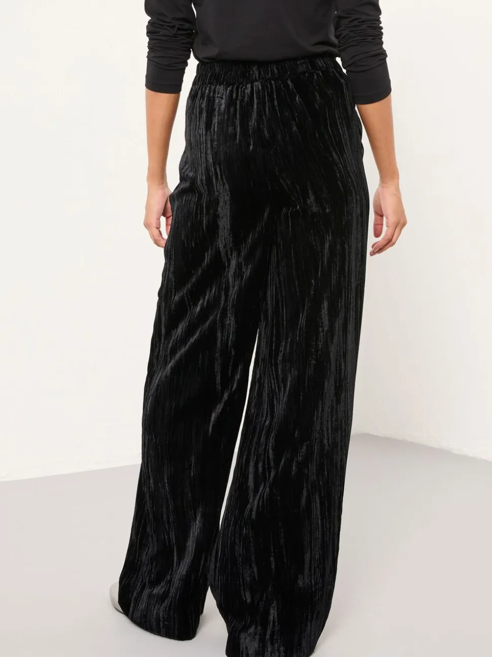 Noir - Pantalons FatFace à jambe large en velours effet froissé
