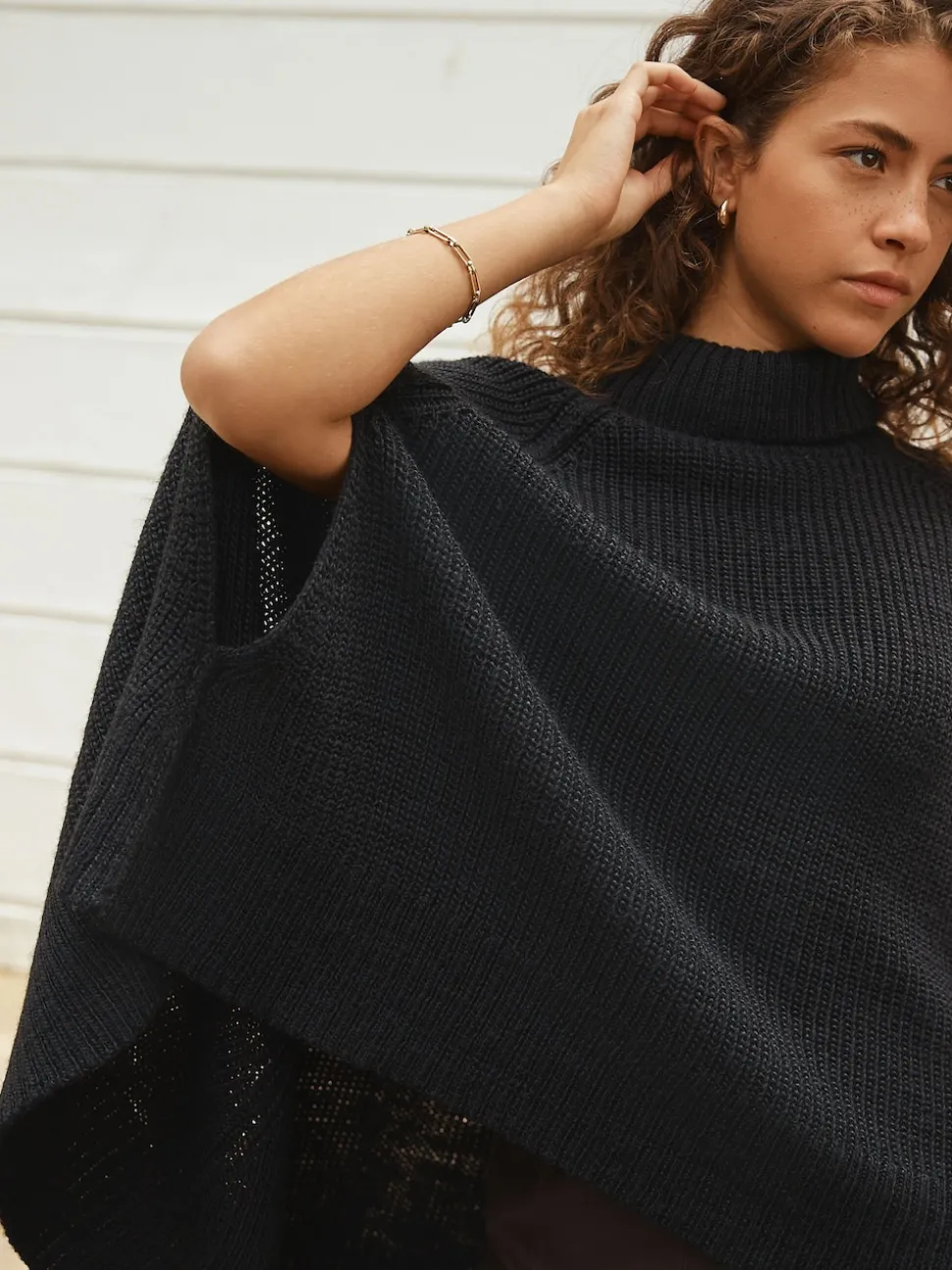 Noir - Poncho en maille côtelée à col roulé