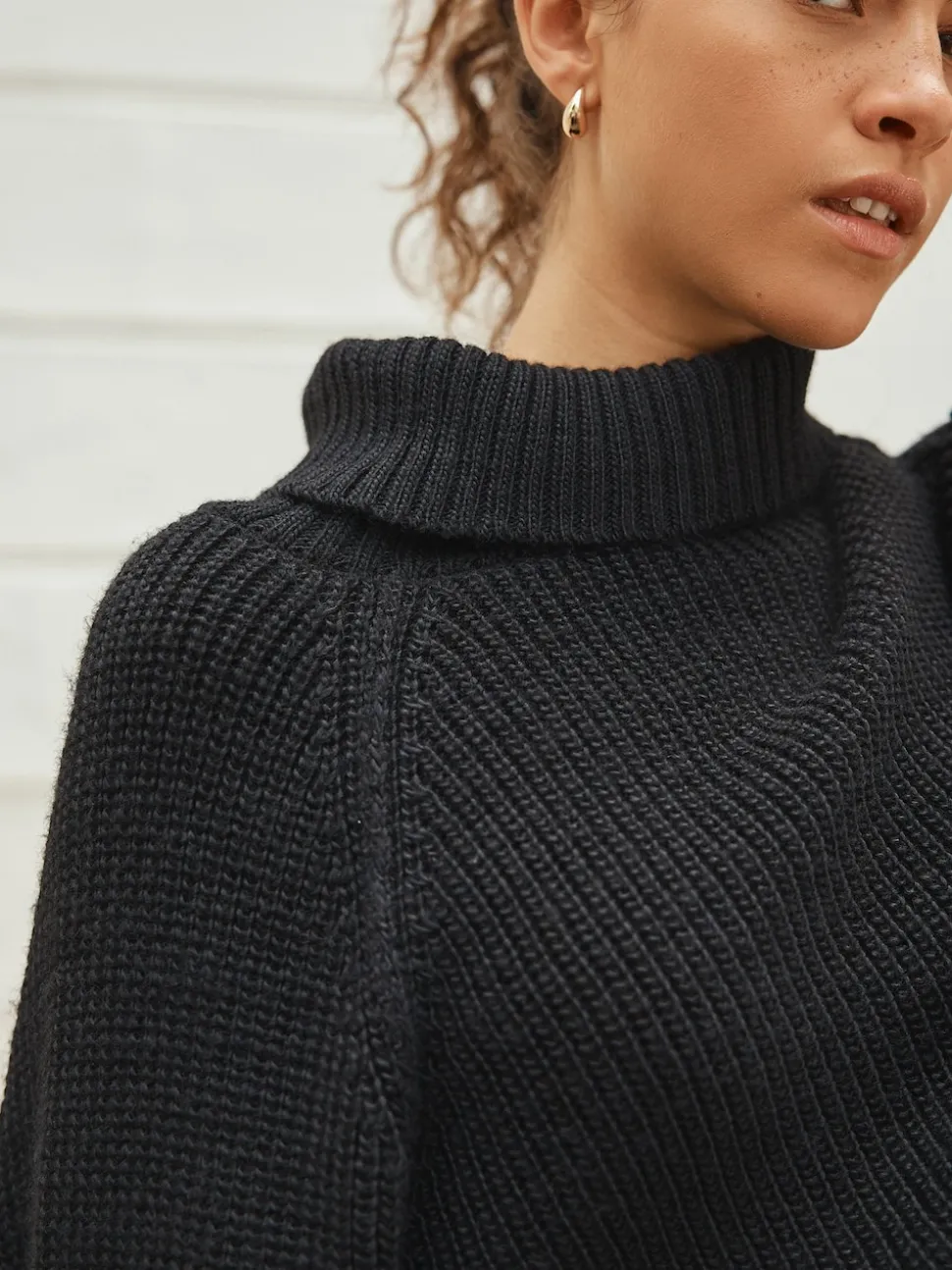 Noir - Poncho en maille côtelée à col roulé