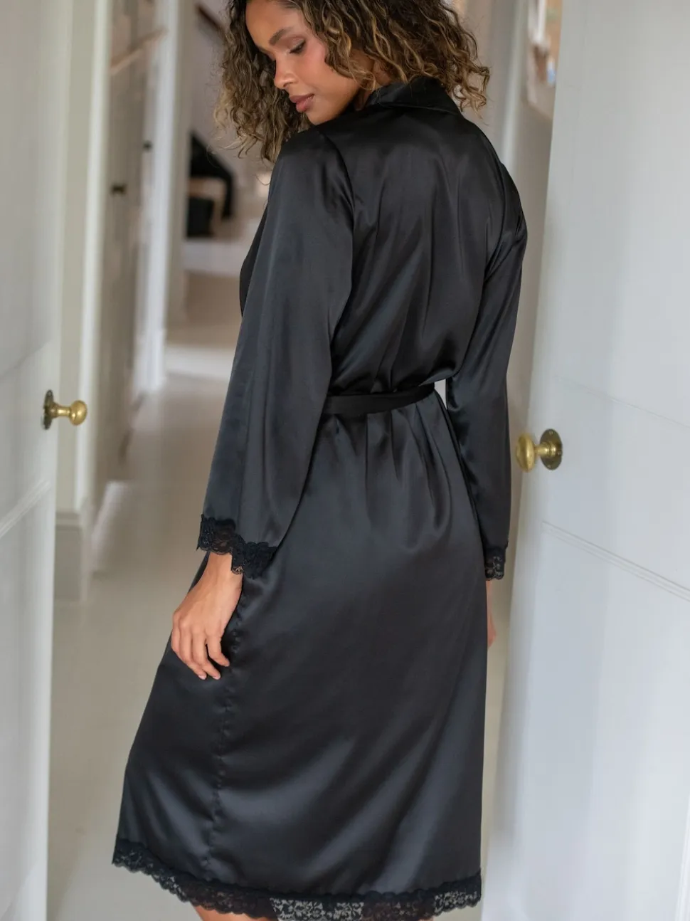 Noir - Pour Moi Dusk Satin Robe mi-longue à manches kimono