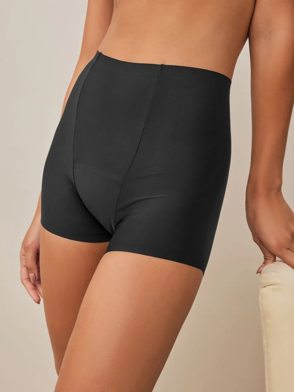 Noir / Praline nude / Rose fleuri - Lot de 4 culottes menstruelles à débit moyen Invisible