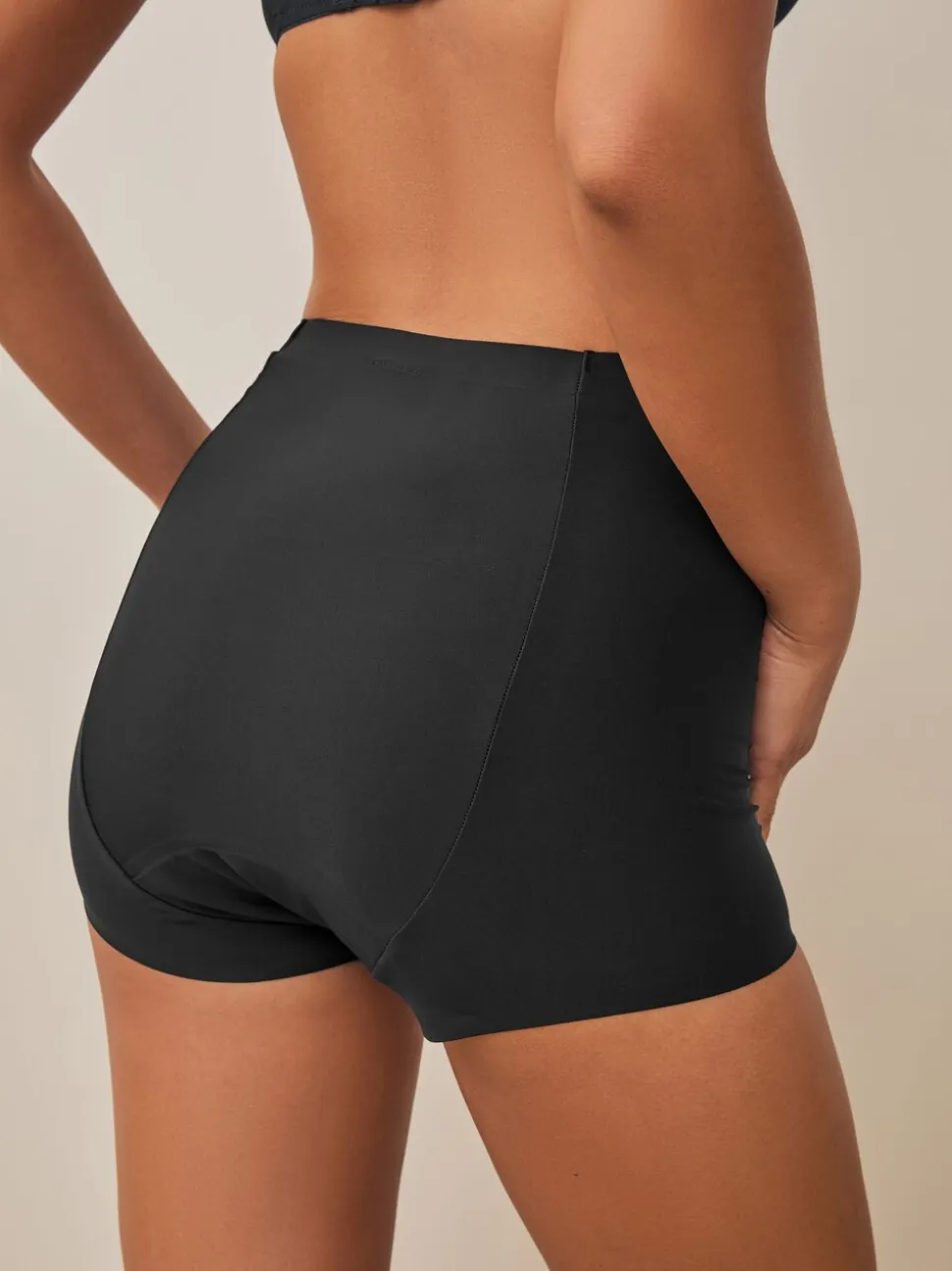 Noir / Praline nude / Rose fleuri - Lot de 4 culottes menstruelles à débit moyen Invisible