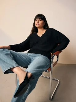 Noir - Pull côtelé en maille à col en V