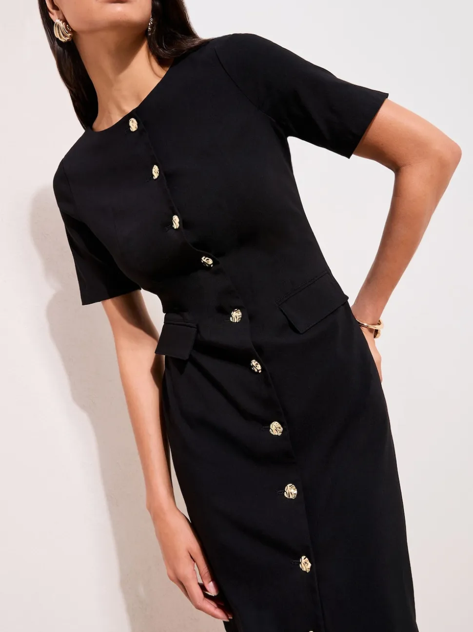 Noir - Robe mi-long Friends Like These extensible sculptante à boutons