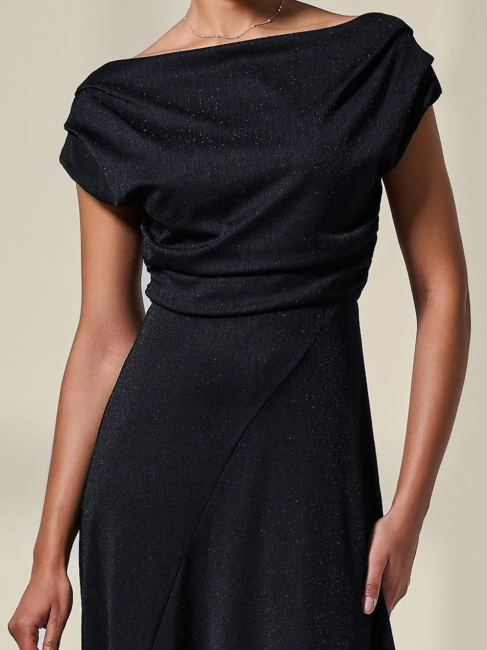 Noir - Robe mi-longue Jolie Moi drapée asymétrique