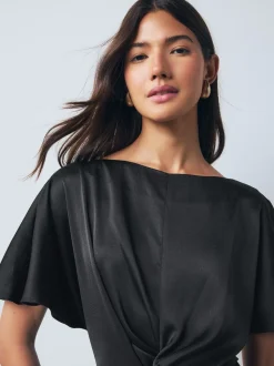 Noir - Robe mi-longue texturée en Satin à Manches courtes torsadée sur le devant
