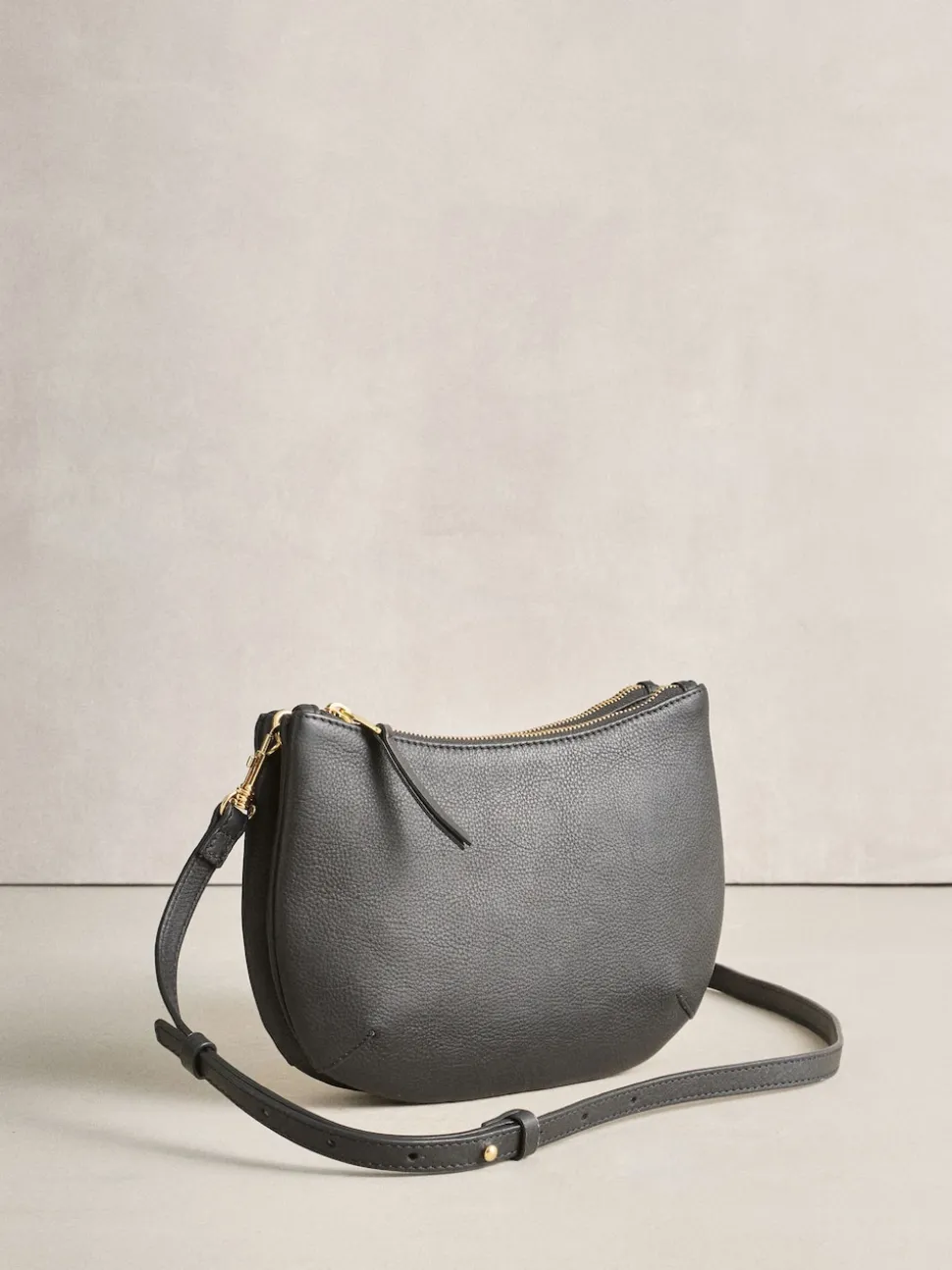Noir - Sac à bandoulière en cuir avec scoop