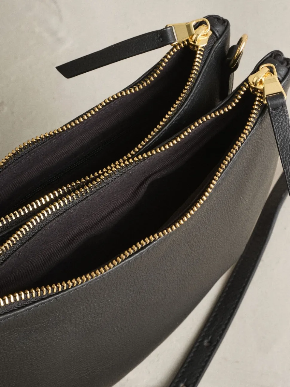 Noir - Sac à bandoulière en cuir avec scoop