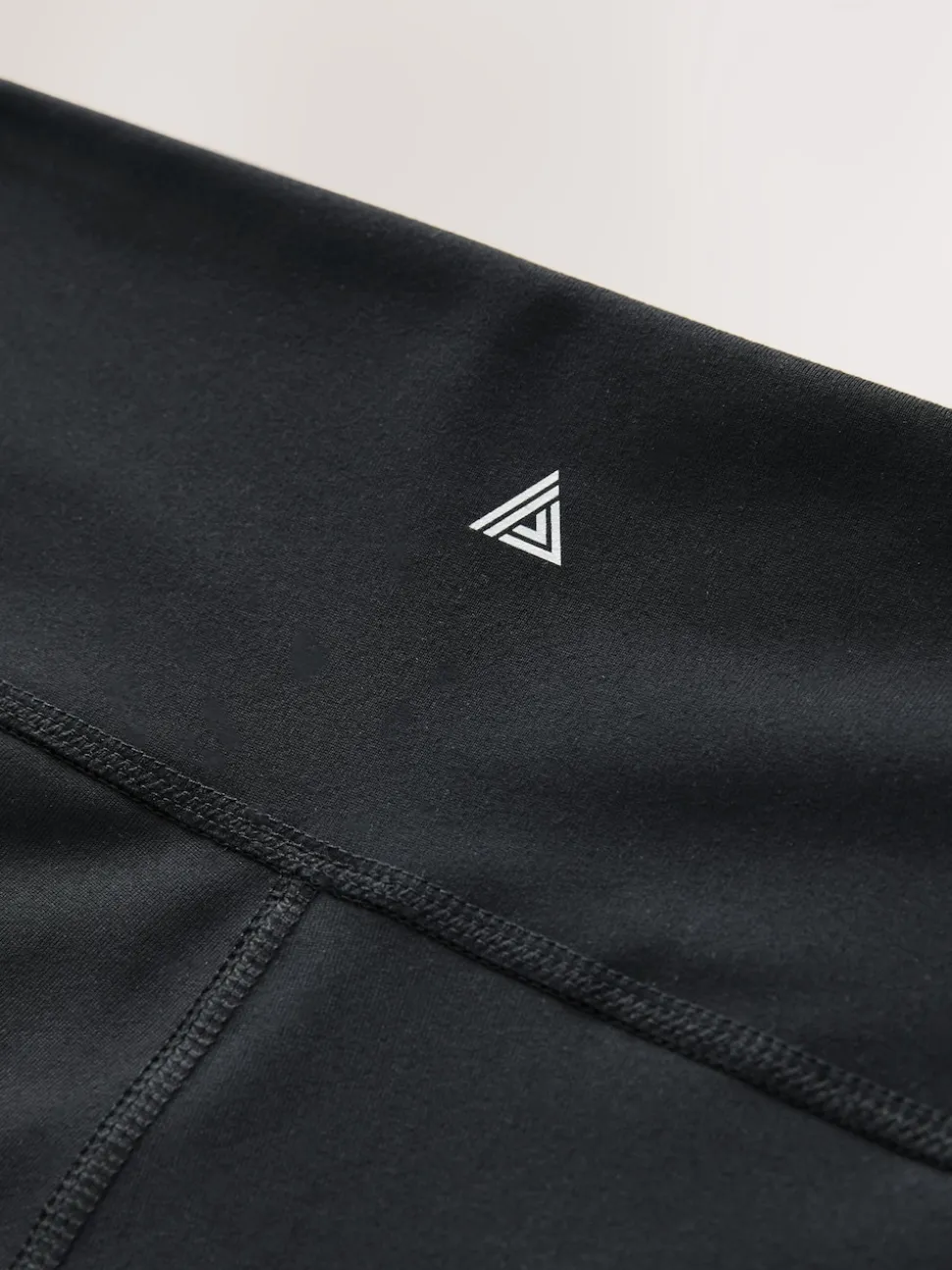 Noir - Short Sports Dry Tech Tummy Control