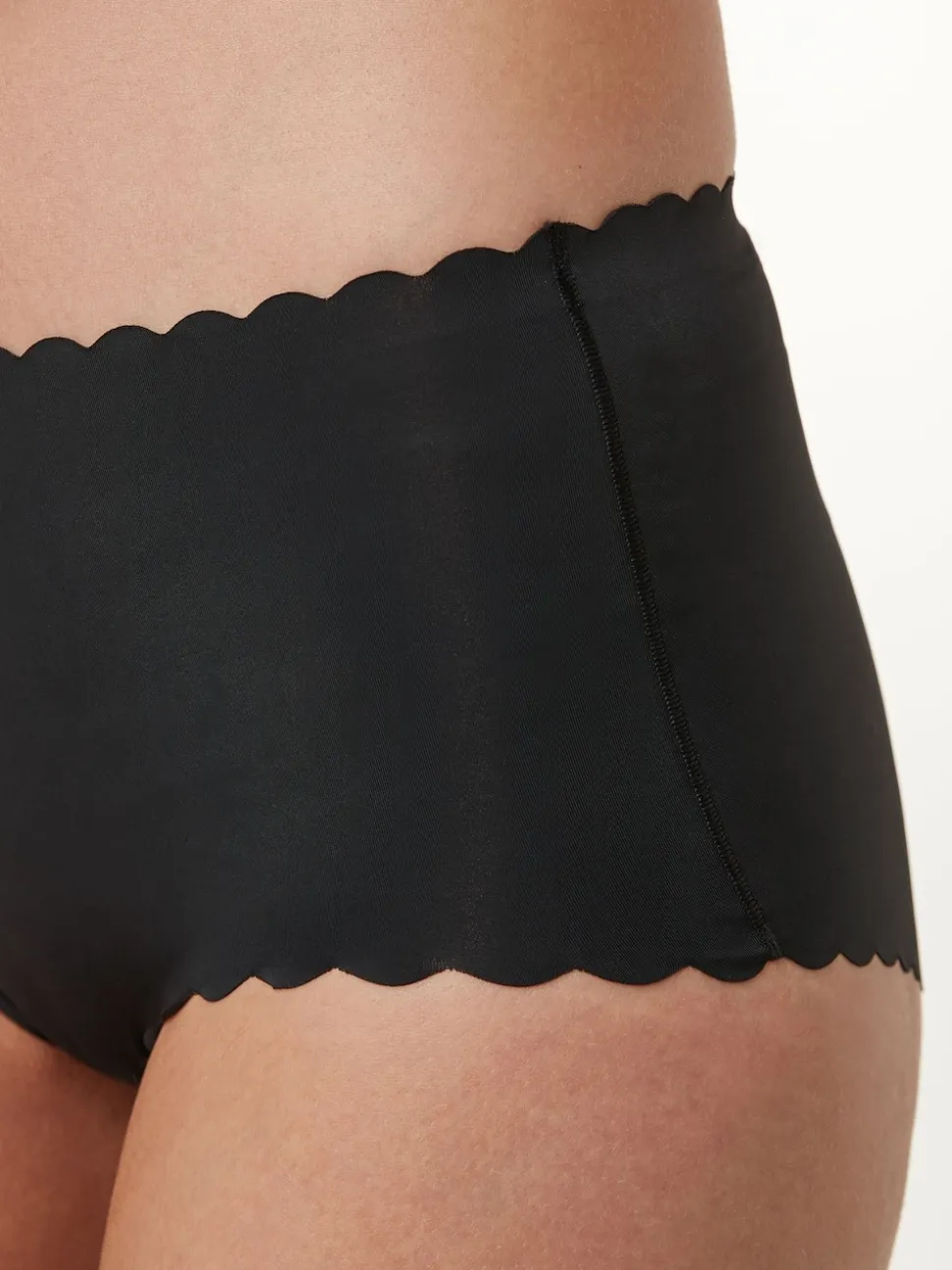 Noir - Slip invisible à bord festonné