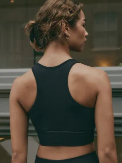 Noir - soi-même. Brassière de sport sans coutures
