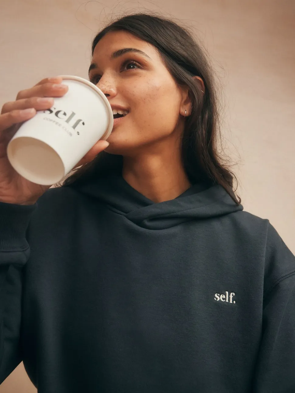 Noir - soi-même. Capuche