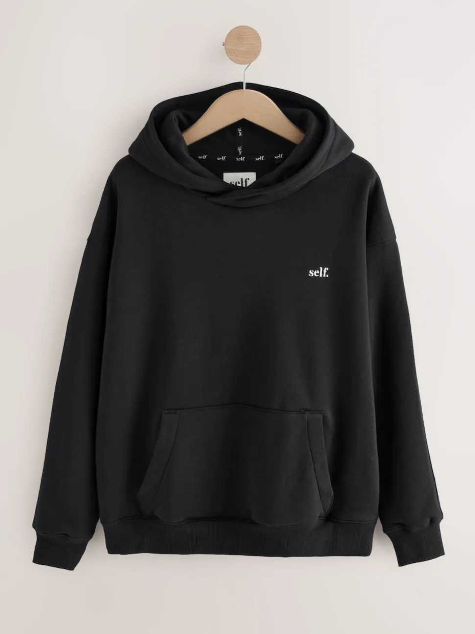 Noir - soi-même. Capuche