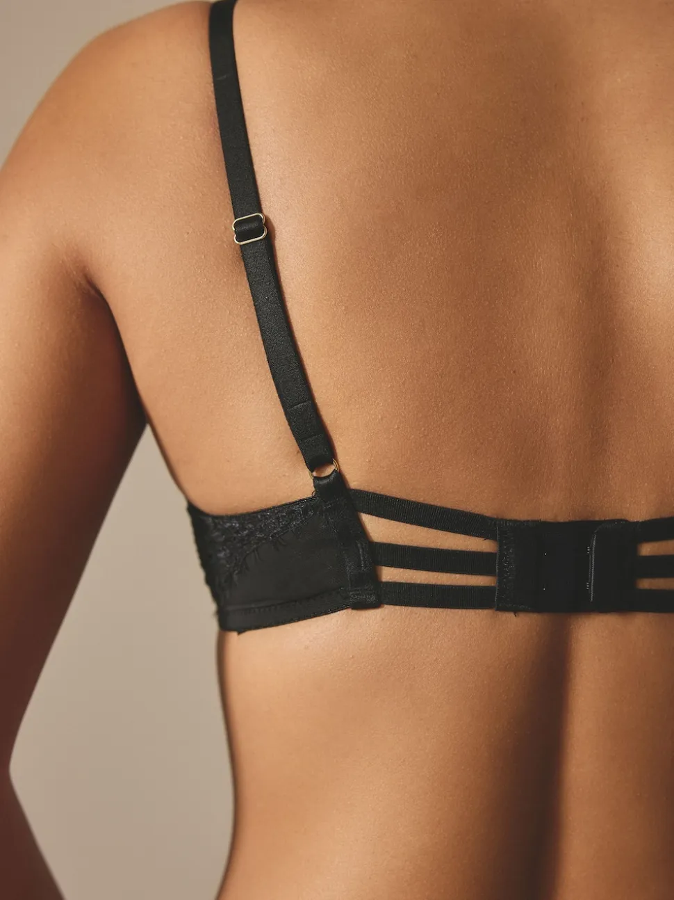 Noir - Soutien-gorge A-E en dentelle