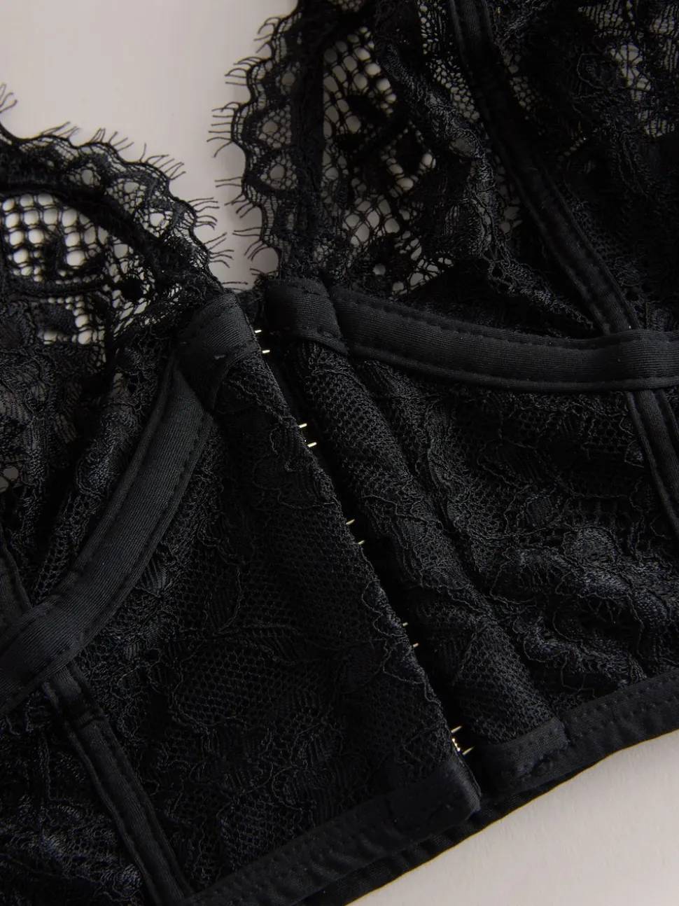 Noir - Soutien-gorge A-E en dentelle